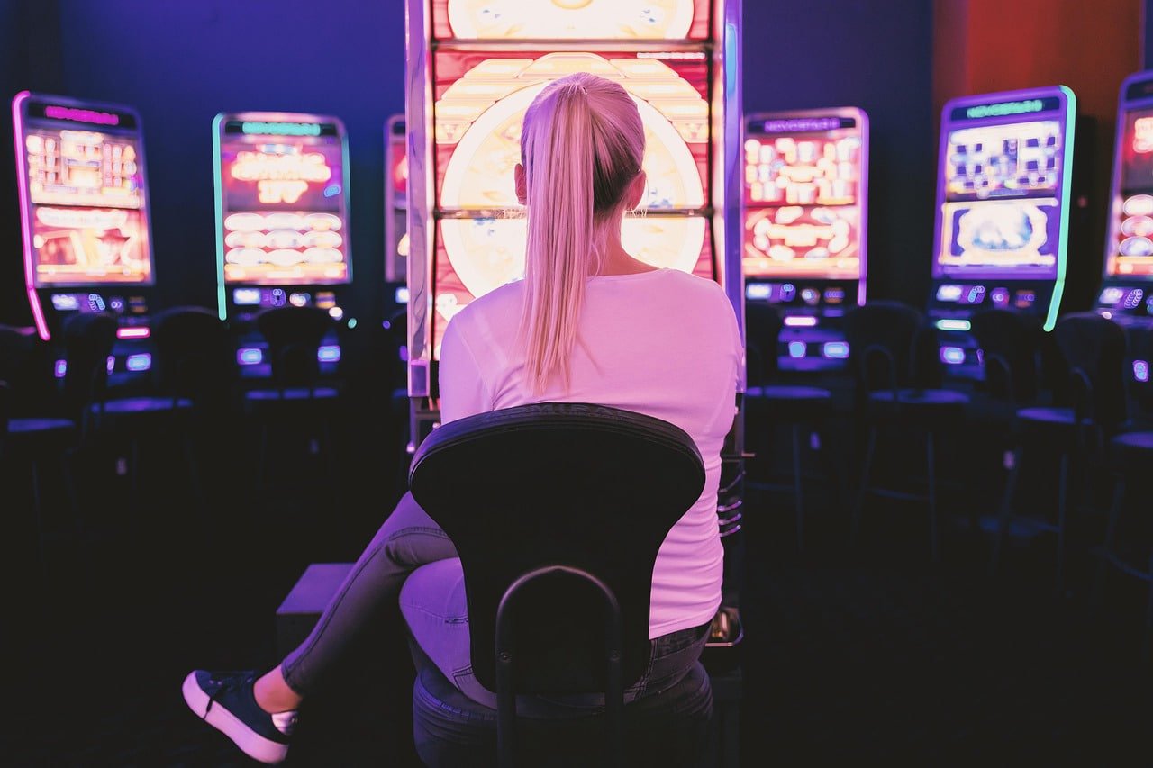 Bàn Live Casino trực tuyến f188 với dealer thật phát sóng trực tiếp
